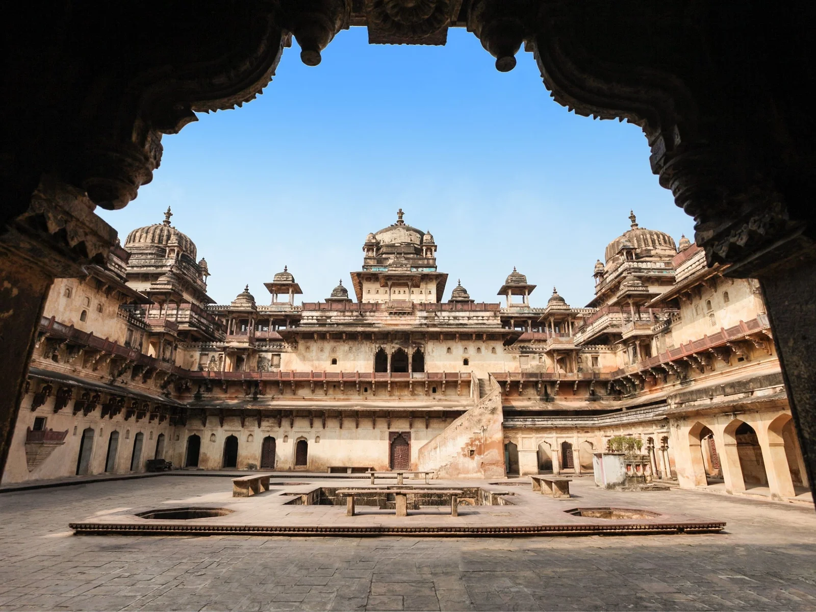 Orchha – Khajuraho (180kms / 4hrs)